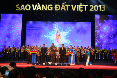 Hòa Bình đạt Top 100 Sao Vàng Đất Việt 2013